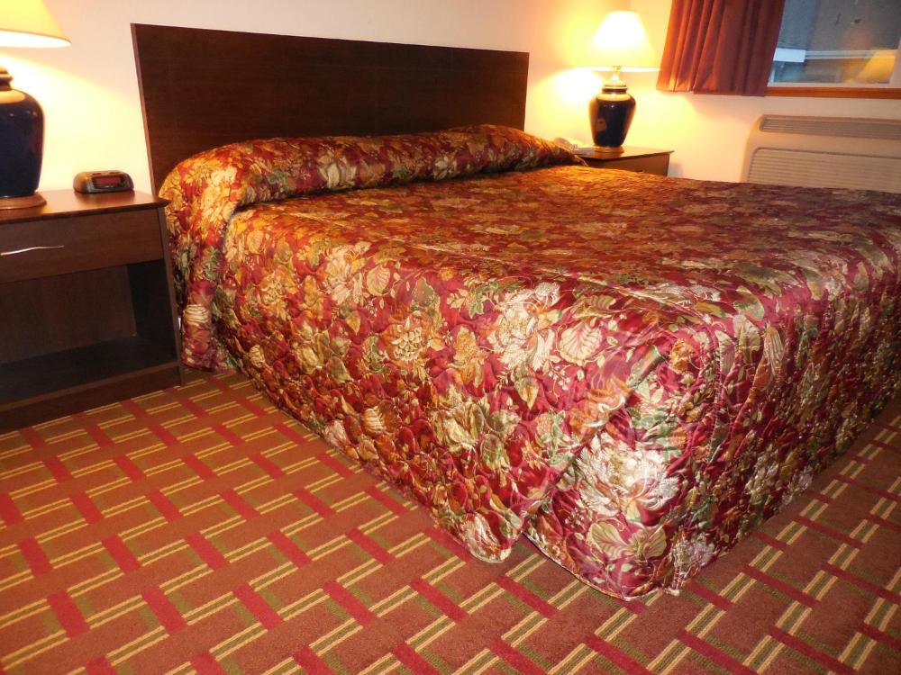 Queen Room interior